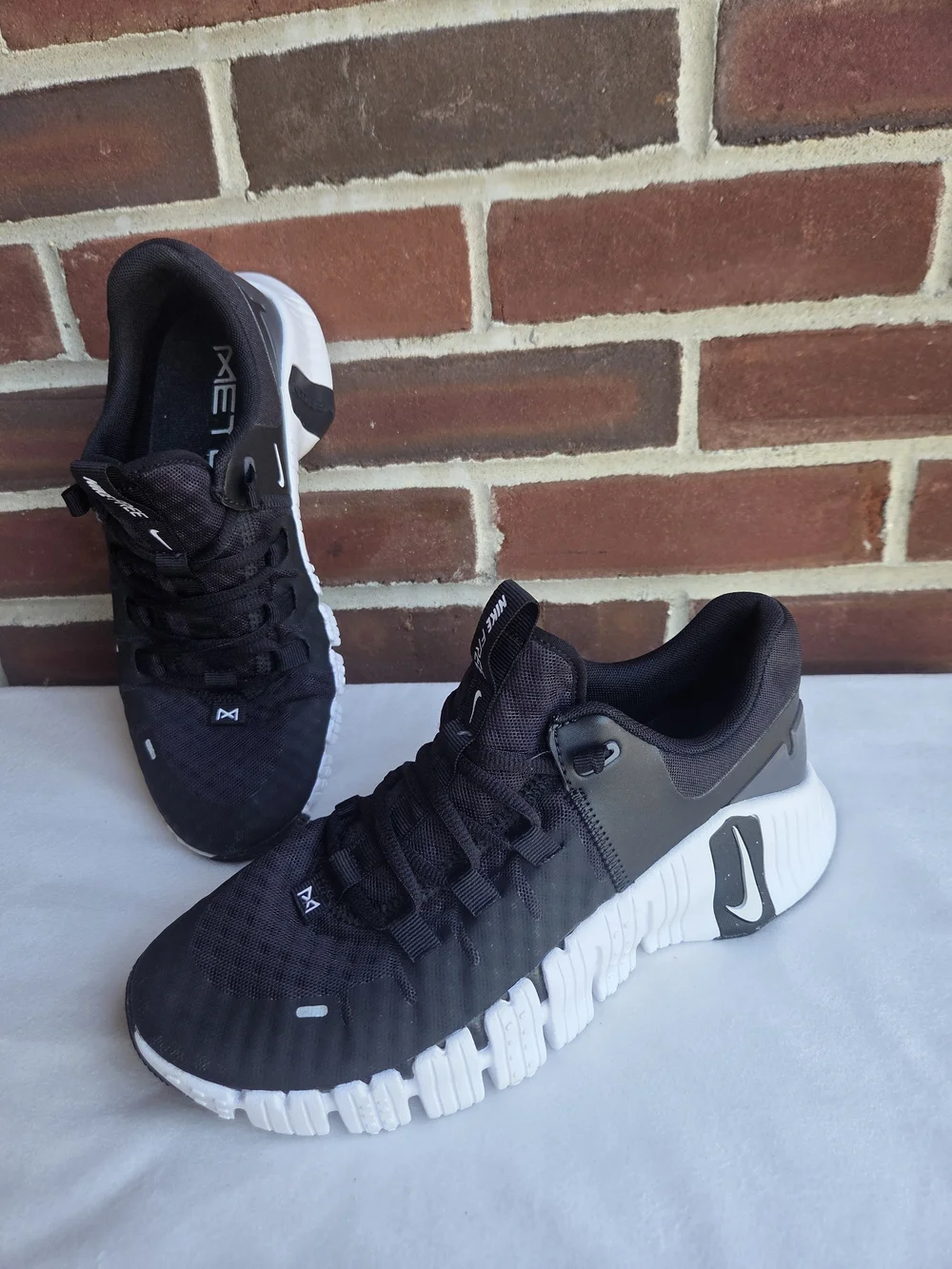 Nike Free Metcon 5 Training Shoes Black White Women US 8.5 UK 6